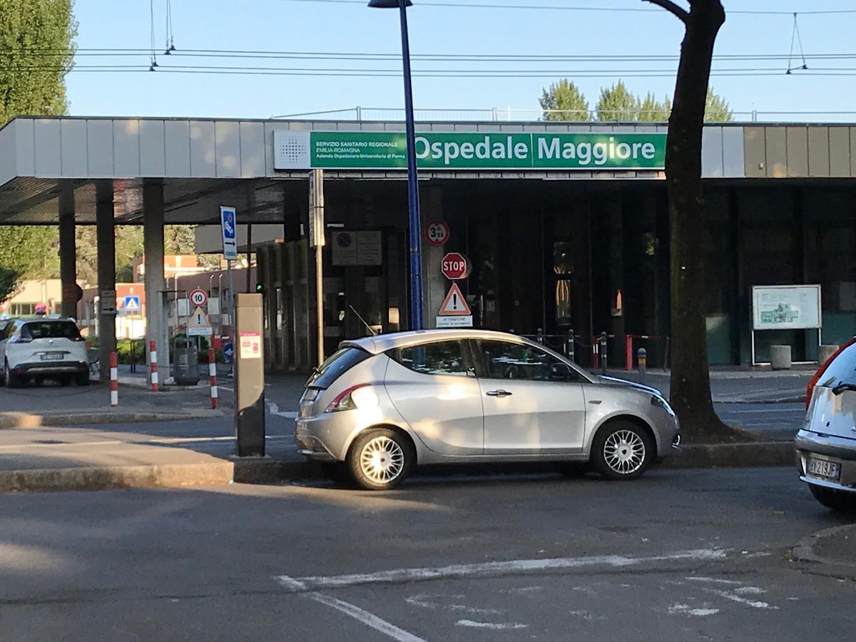 Affittacamere Room Ospedale Maggiore Parma Exterior foto